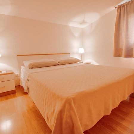 Apartments Lea Porec Esterno foto
