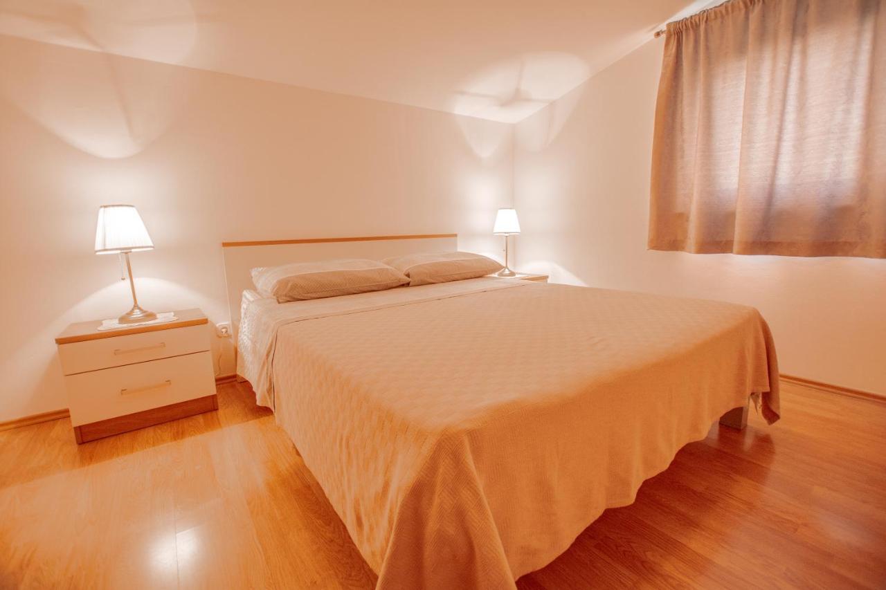 Apartments Lea Porec Esterno foto